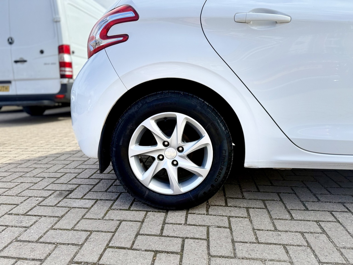 Used Peugeot 208 2015 for sale - 78098307: Photo 15