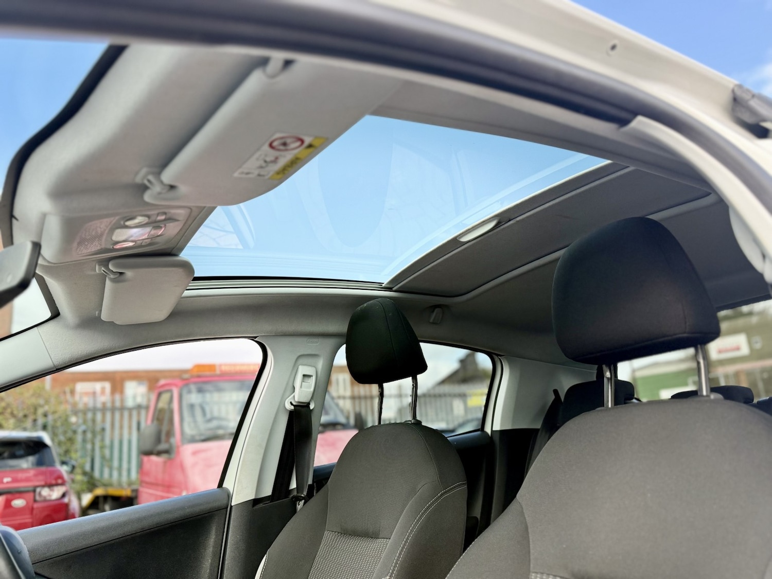 Used Peugeot 208 2015 for sale - 78098307: Photo 17