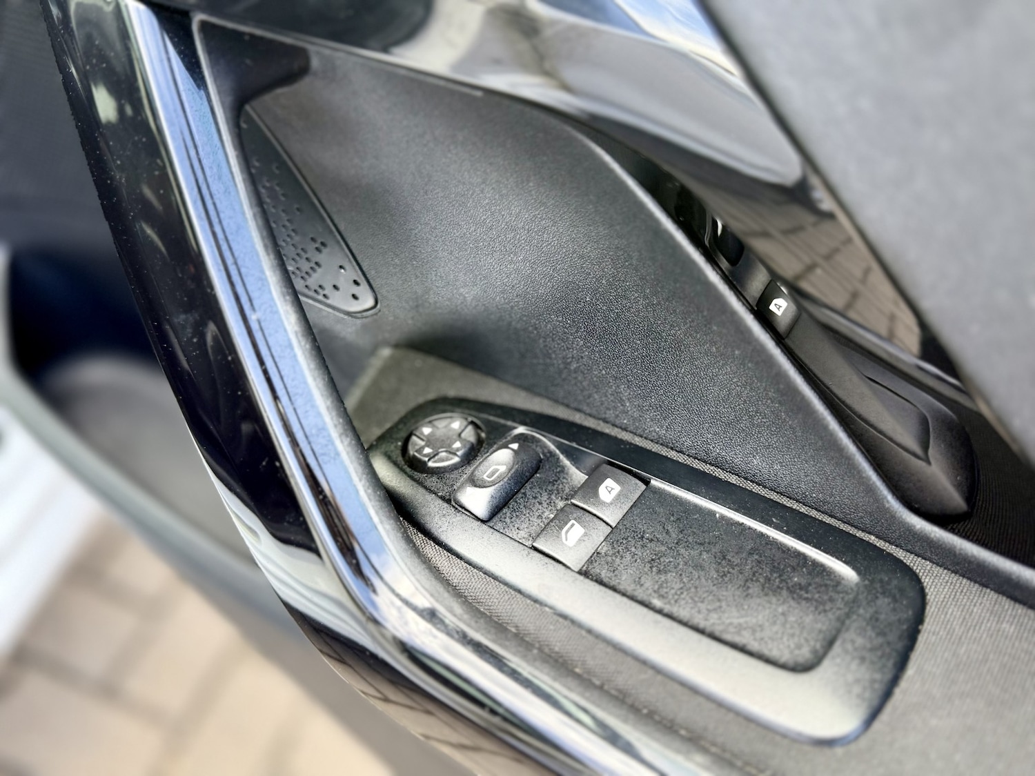 Used Peugeot 208 2015 for sale - 78098307: Photo 24