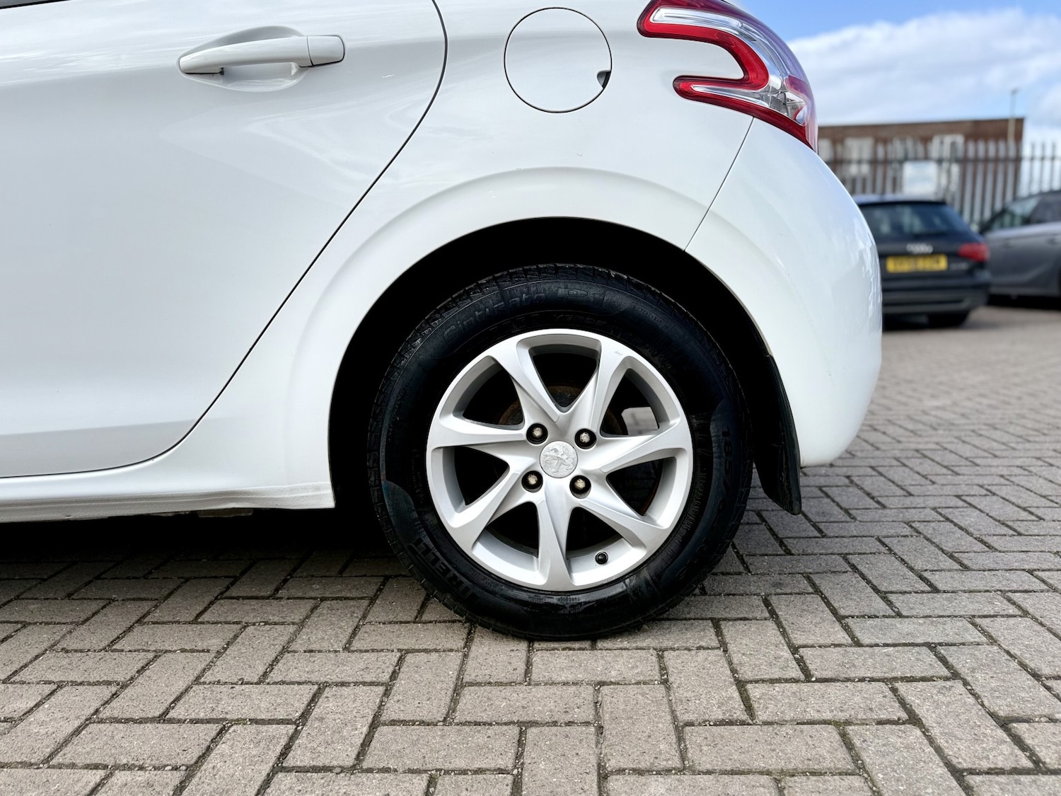 Used Peugeot 208 2015 for sale - 78098307: Photo 8