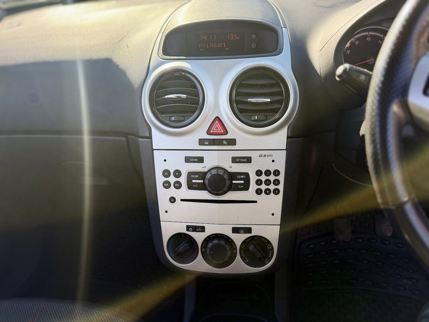 Used Vauxhall Corsa 2010 for sale - 77991714: Photo 25