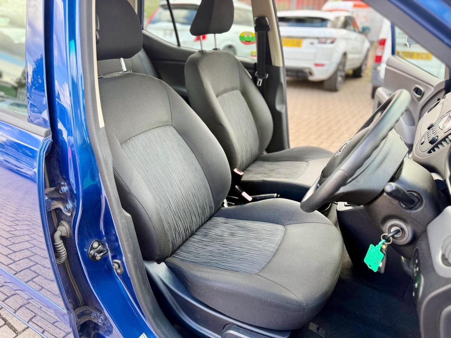 Used Hyundai i10 2011 for sale - 77609882: Photo 15