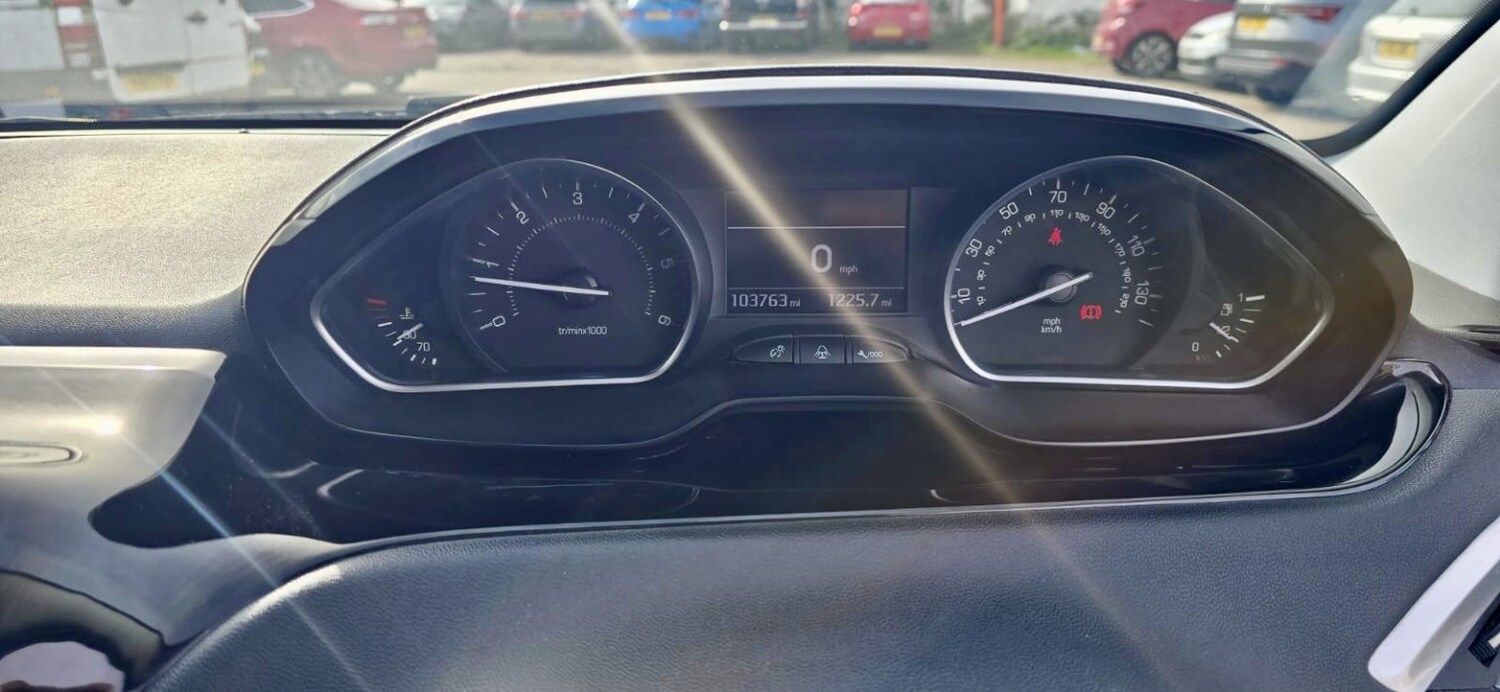 Used Peugeot 208 2014 for sale - 77891626: Photo 13