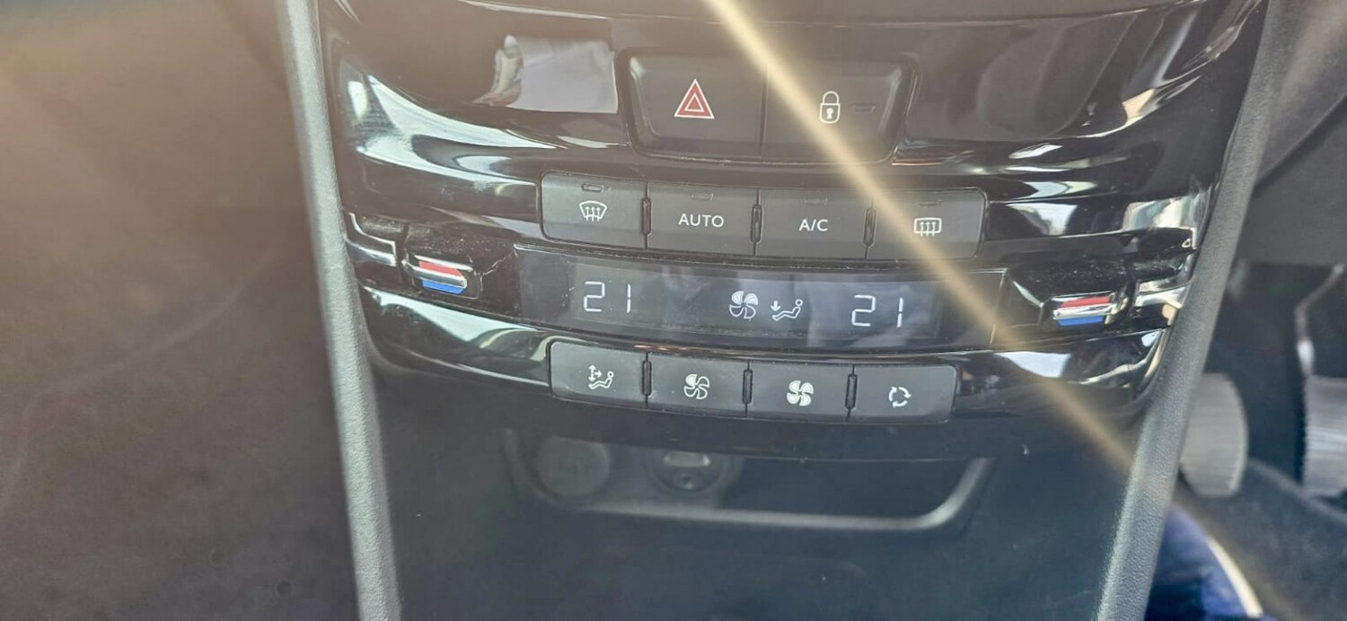 Used Peugeot 208 2014 for sale - 77891626: Photo 15