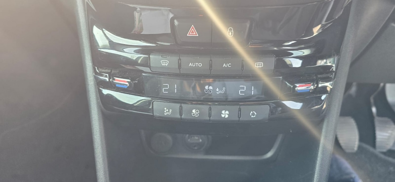 Used Peugeot 208 2014 for sale - 77891626: Photo 18