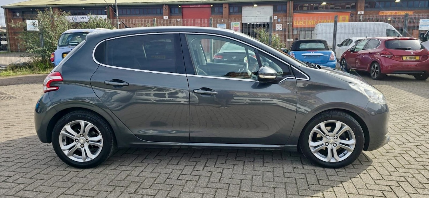 Used Peugeot 208 2014 for sale - 77891626: Photo 2