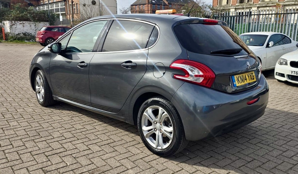 Used Peugeot 208 2014 for sale - 77891626: Photo 6