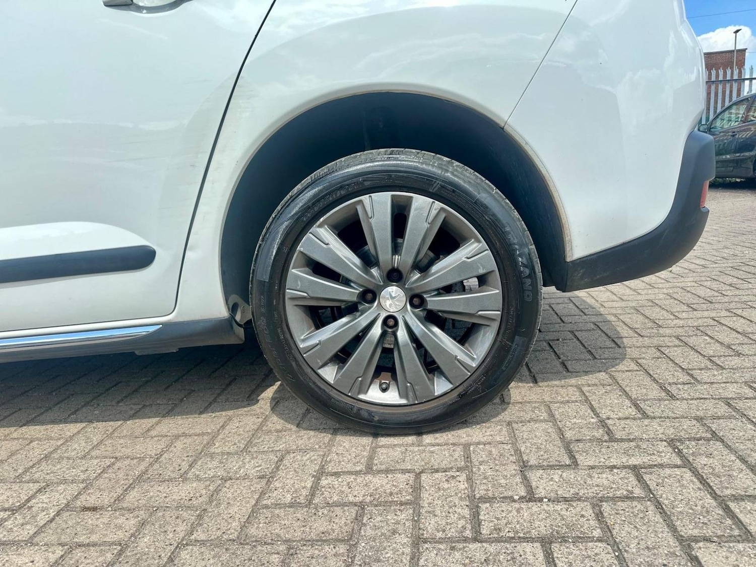 Used Peugeot 3008 2014 for sale - 77609922: Photo 24