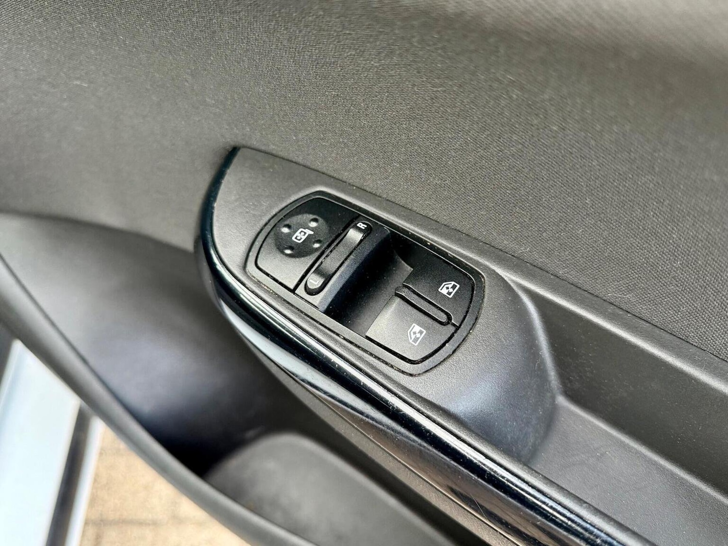 Used Vauxhall Corsa 2016 for sale - 77609898: Photo 15