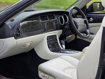 Used Jaguar XKR 2005 for sale - 78782368: Photo