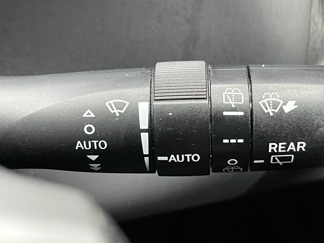 Used Toyota Prius+ 2015 for sale - 76953285: Photo 46