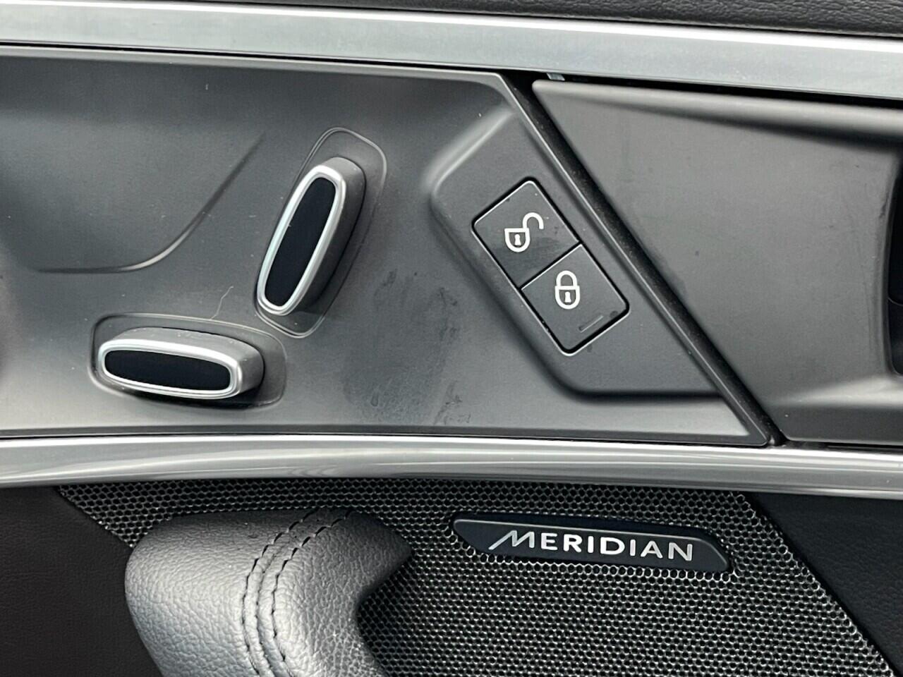 Used Jaguar F-Type 2019 for sale - 76635438: Photo 33