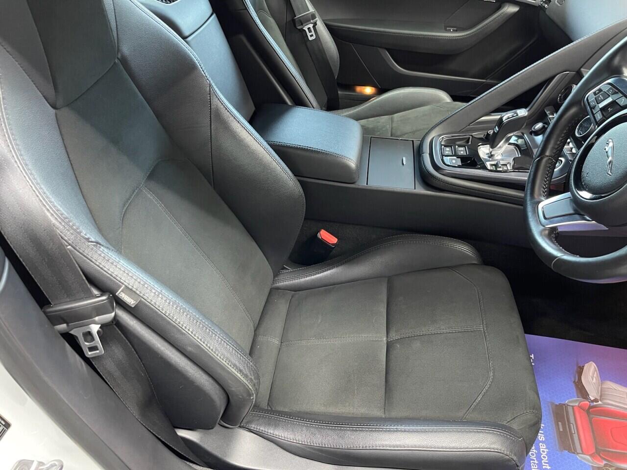 Used Jaguar F-Type 2019 for sale - 76635438: Photo 5