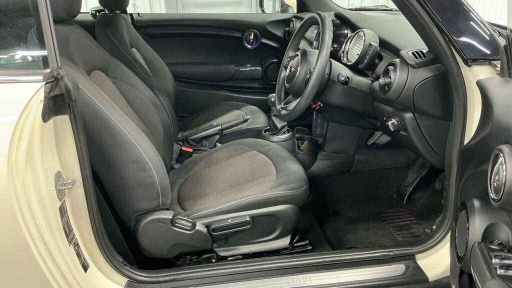 Used MINI Convertible 2019 for sale - 76771969: Photo 10