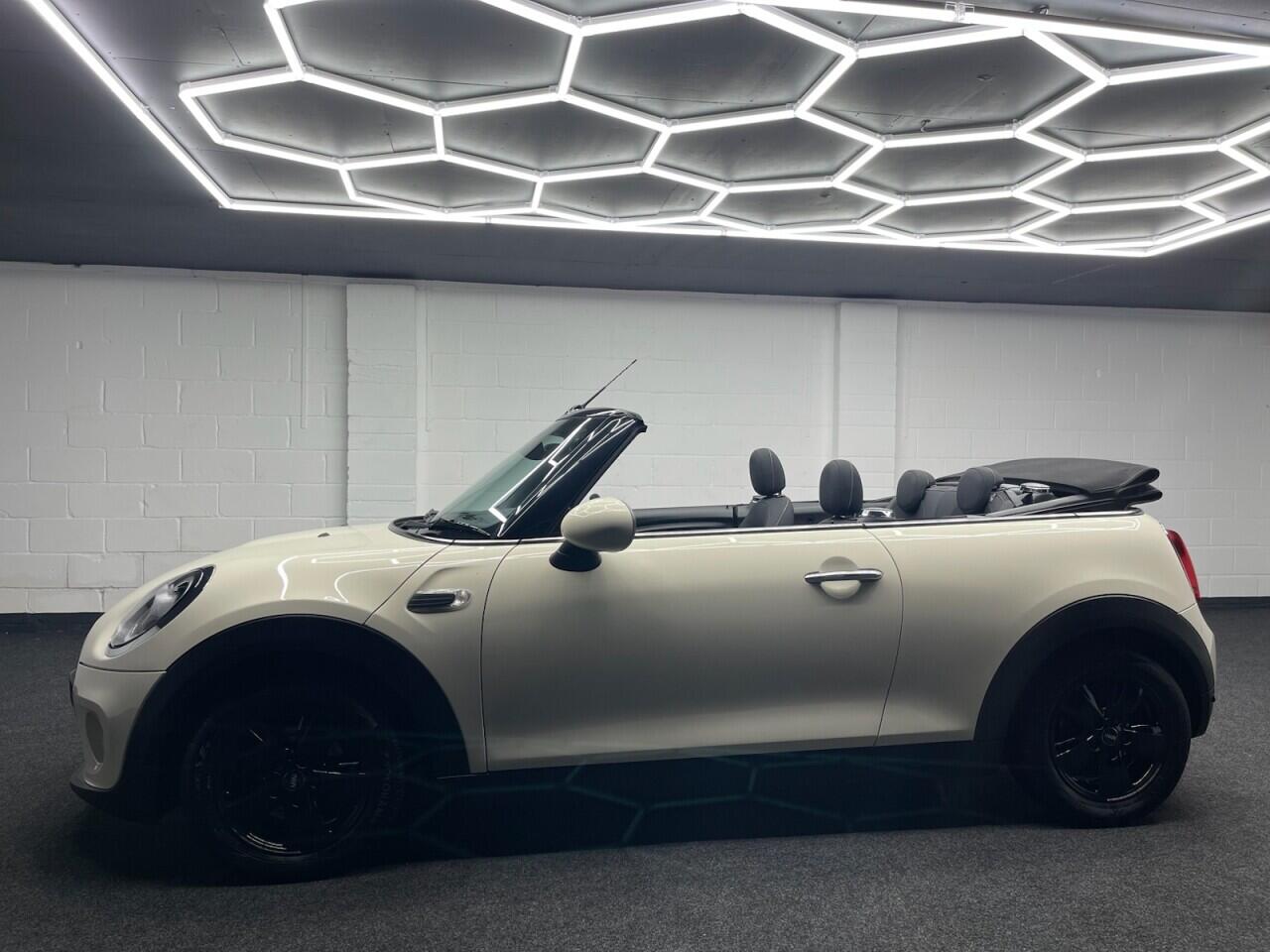 Used MINI Convertible 2019 for sale - 76918551: Photo 12