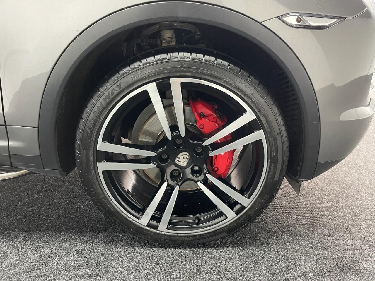Used Porsche Cayenne 2011 for sale - 76635444: Photo 10