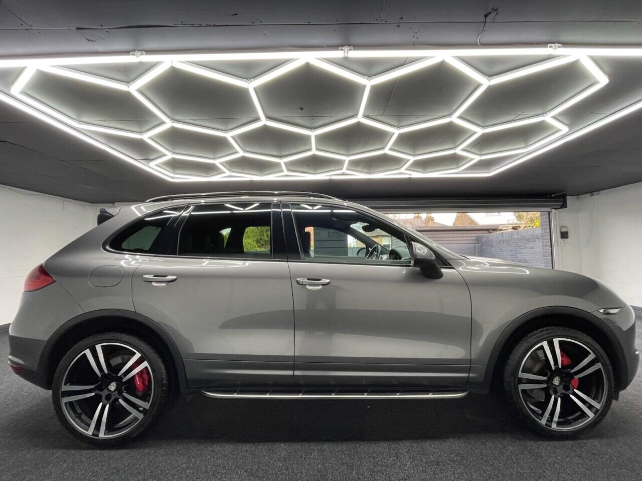 Used Porsche Cayenne 2011 for sale - 76635444: Photo 3