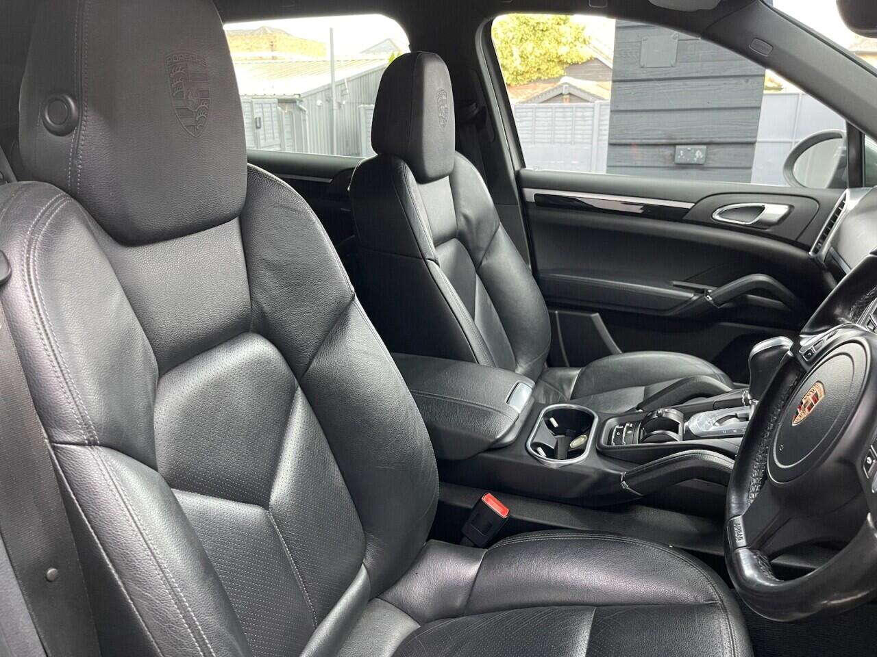 Used Porsche Cayenne 2011 for sale - 76635444: Photo 4