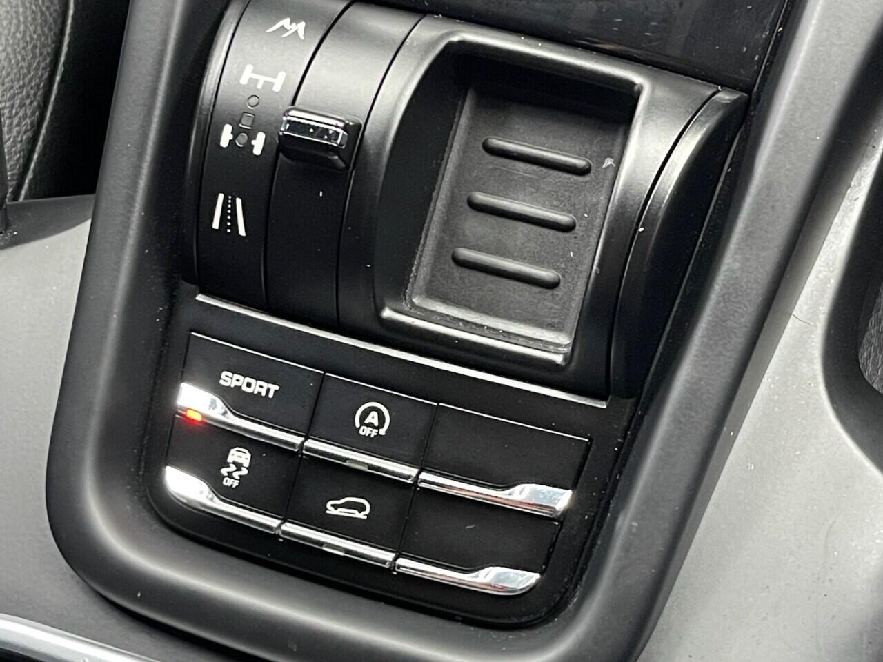 Used Porsche Cayenne 2011 for sale - 76635444: Photo 46