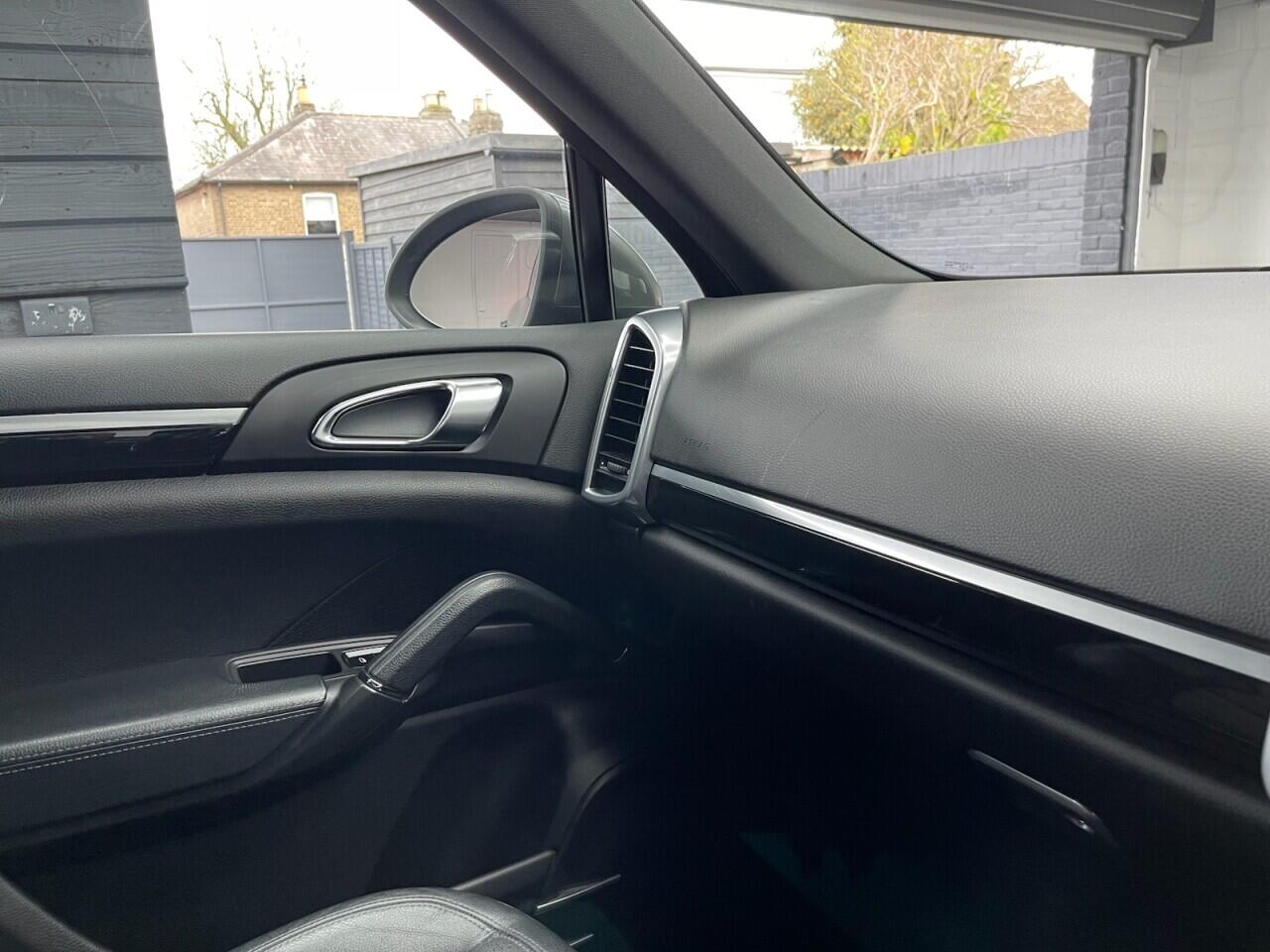 Used Porsche Cayenne 2011 for sale - 76635444: Photo 47