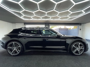 Used Porsche Taycan 2022 for sale - 79635334: Photo