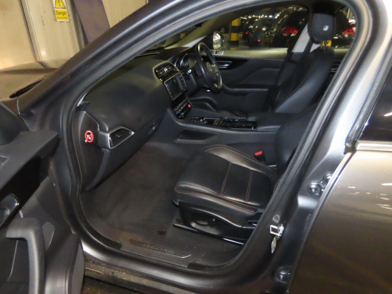 Used Jaguar F-Pace 2017 for sale - 76666706: Photo 8