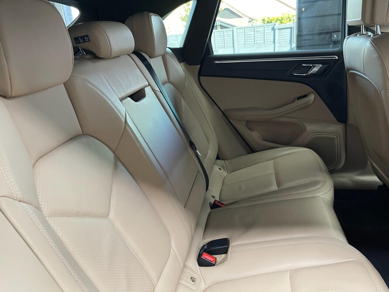 Used Porsche Macan 2023 for sale - 78087214: Photo 12