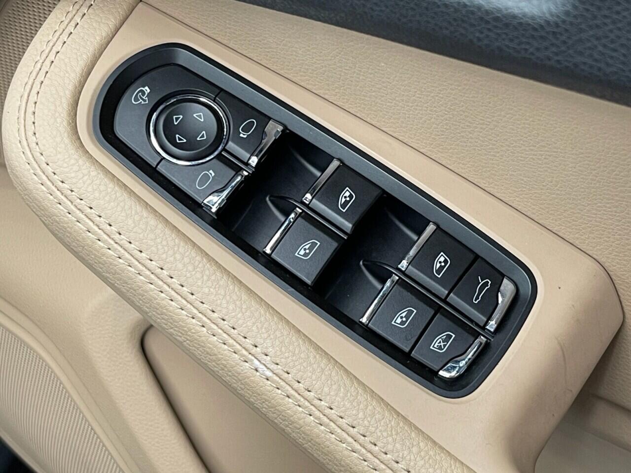 Used Porsche Macan 2023 for sale - 78087214: Photo 38