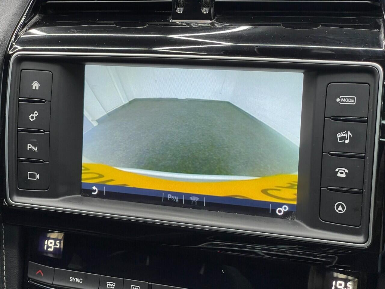 Used Jaguar F-Pace 2016 for sale - 76635443: Photo 10