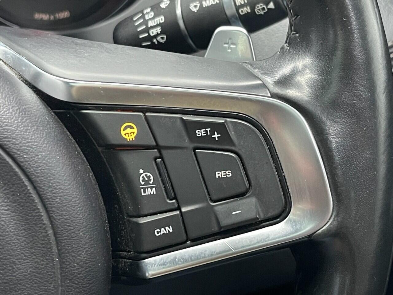 Used Jaguar F-Pace 2016 for sale - 76635443: Photo 11