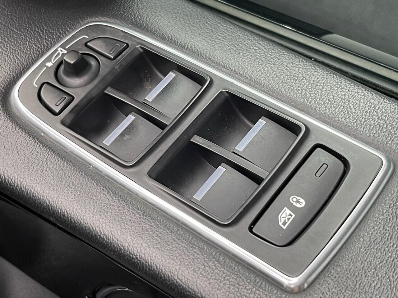 Used Jaguar F-Pace 2016 for sale - 76635443: Photo 32