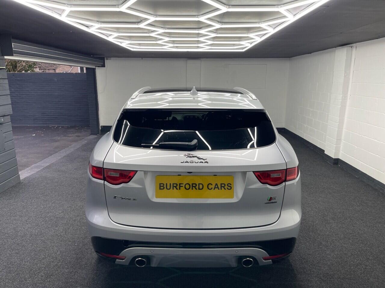 Used Jaguar F-Pace 2016 for sale - 76635443: Photo 5