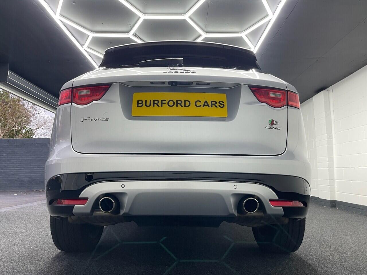 Used Jaguar F-Pace 2016 for sale - 76635443: Photo 8