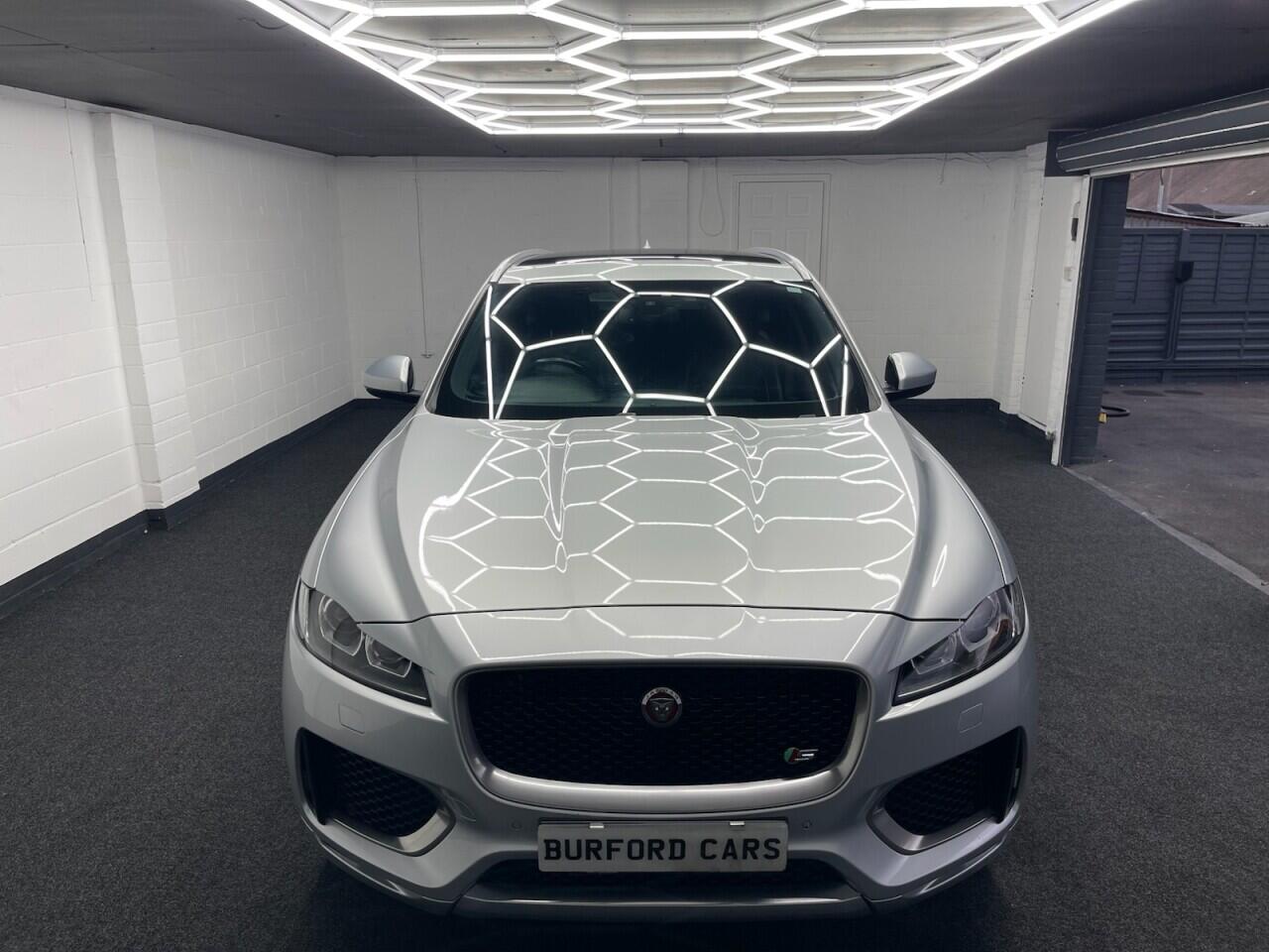 Used Jaguar F-Pace 2016 for sale - 76635443: Photo 9