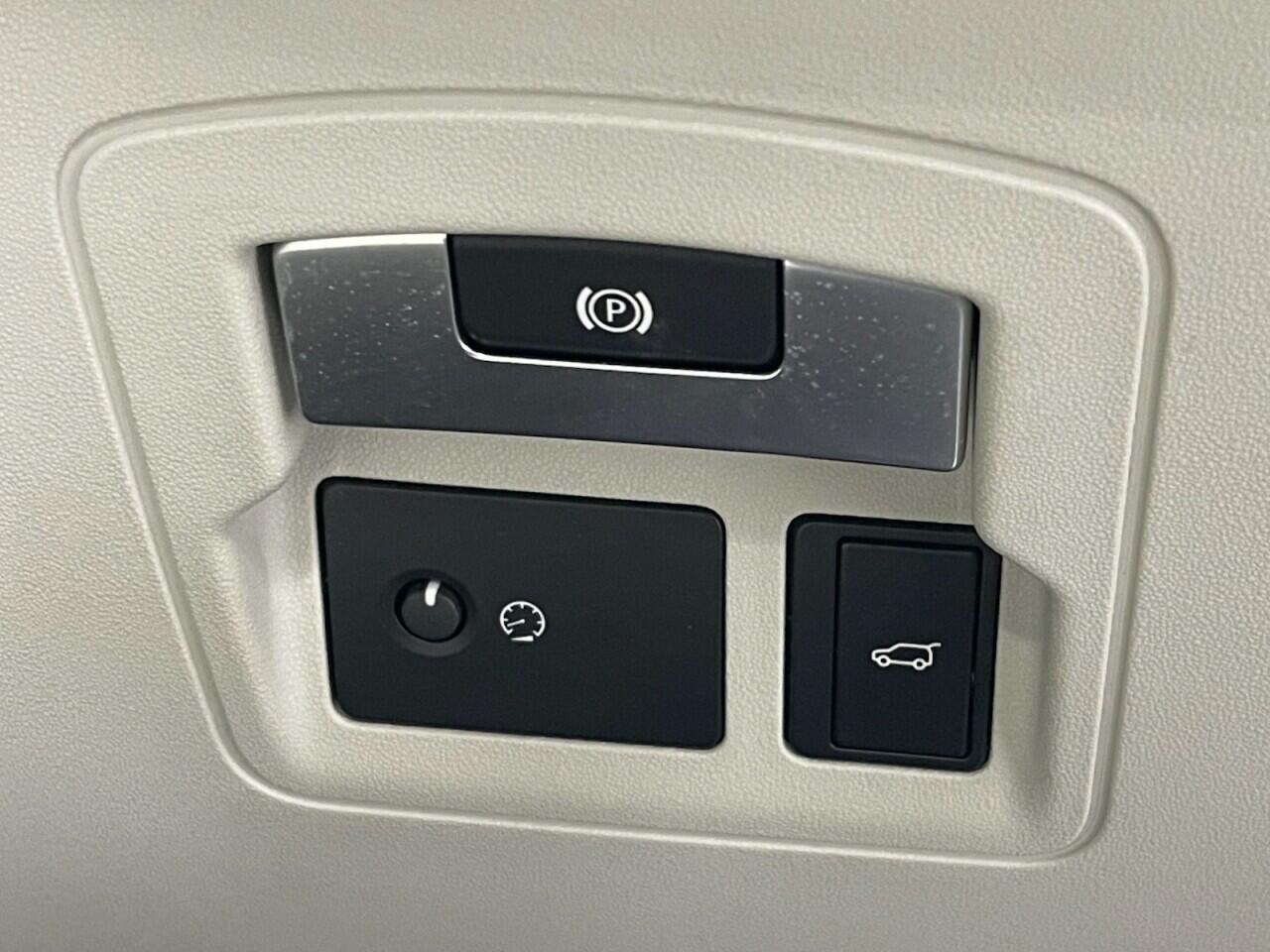 Used Land Rover Range Rover Velar 2020 for sale - 76865279: Photo 33