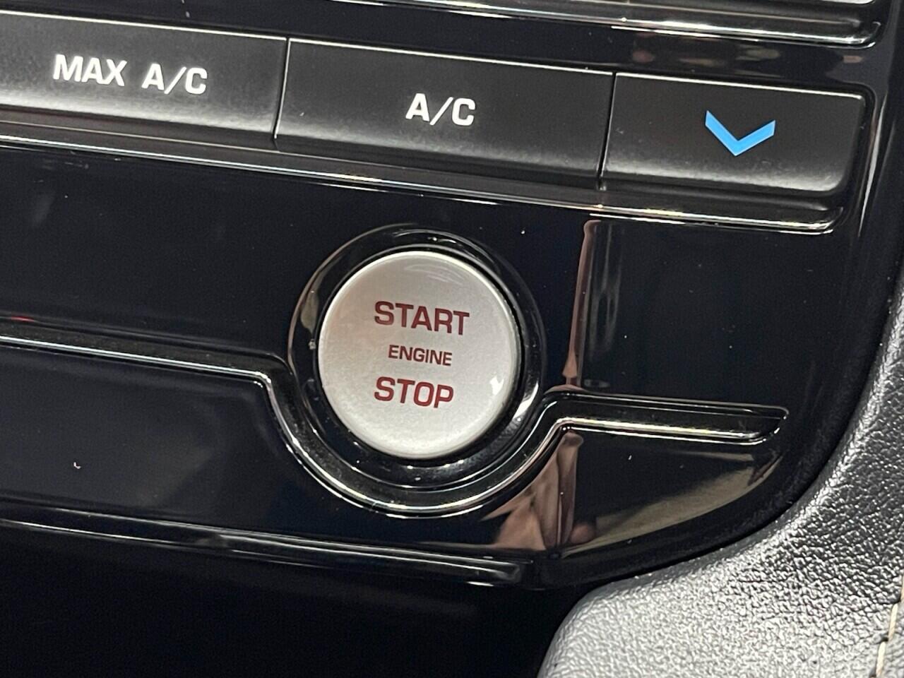 Used Jaguar F-Pace 2018 for sale - 76635415: Photo 36