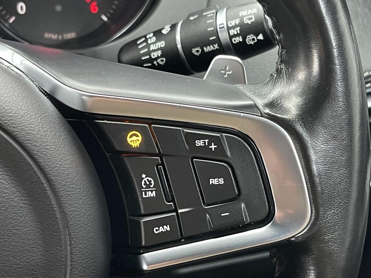 Used Jaguar F-Pace 2018 for sale - 76635415: Photo 38