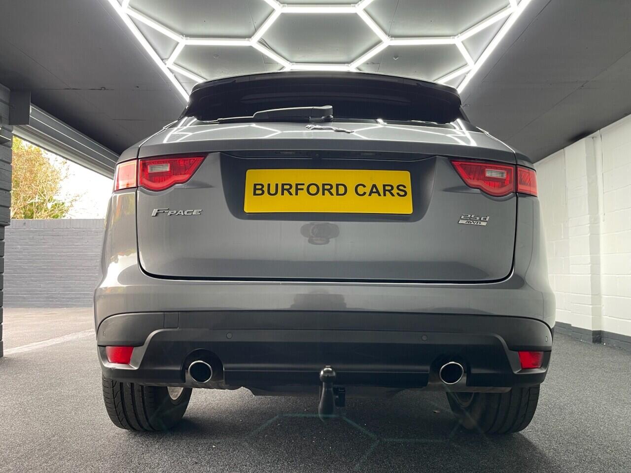 Used Jaguar F-Pace 2018 for sale - 76635415: Photo 6