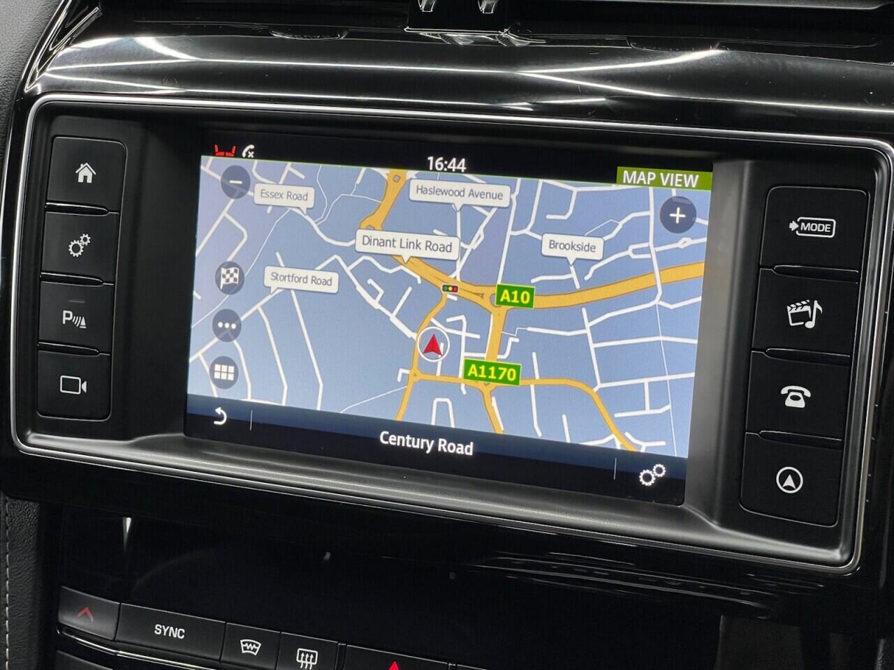 Used Jaguar F-Pace 2018 for sale - 76635415: Photo 8