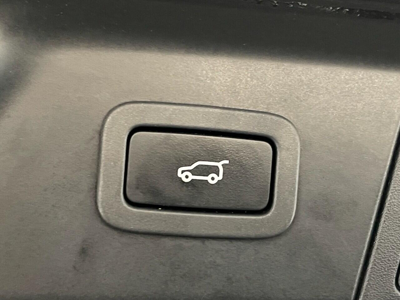 Used Land Rover Range Rover Velar 2017 for sale - 77696531: Photo 32