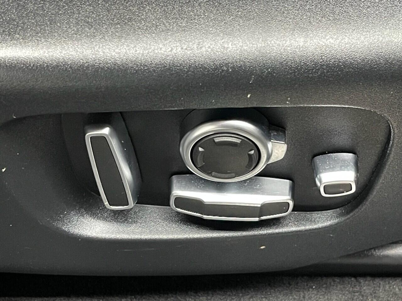 Used Land Rover Range Rover Velar 2017 for sale - 77696531: Photo 37