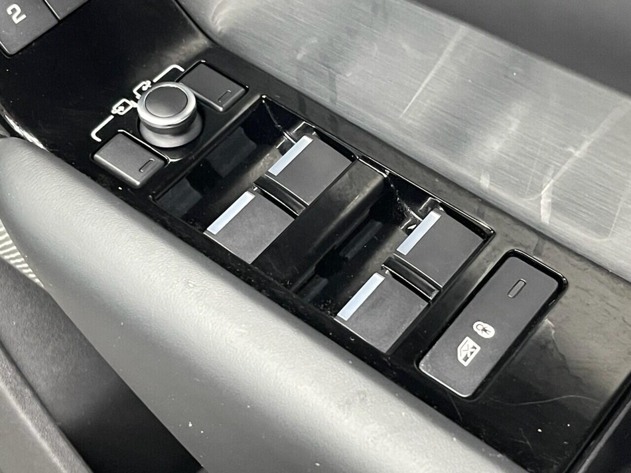 Used Land Rover Range Rover Velar 2017 for sale - 77696531: Photo 40