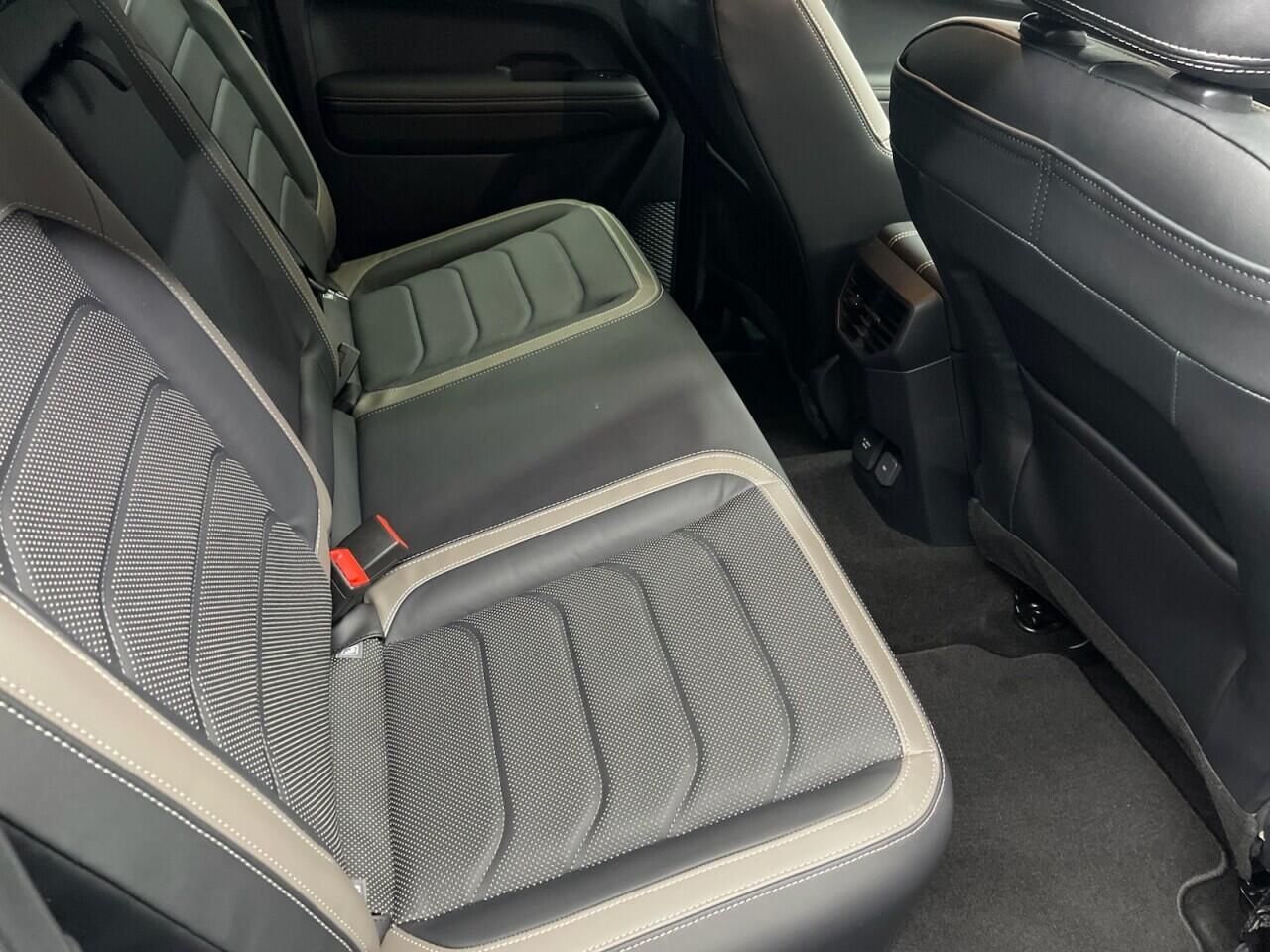 Used Volkswagen Amarok 2023 for sale - 76633605: Photo 10