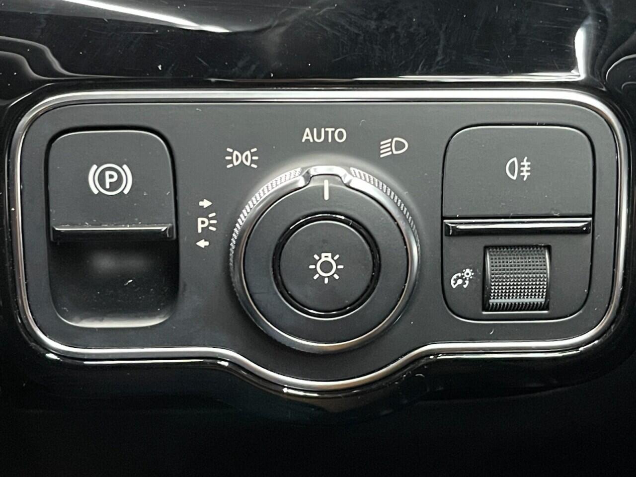 Used Mercedes-Benz A-Class 2019 for sale - 76850036: Photo 35