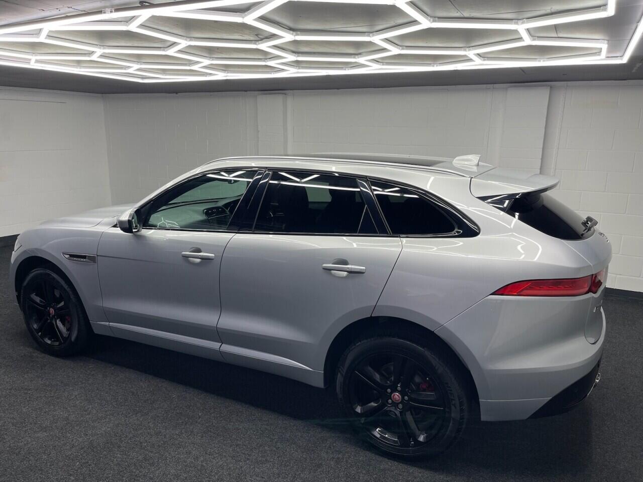 Used Jaguar F-Pace 2016 for sale - 76989746: Photo 16