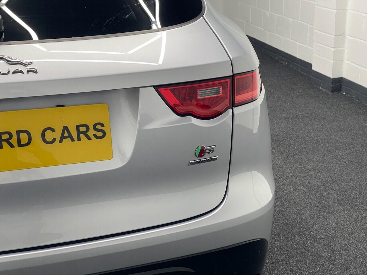 Used Jaguar F-Pace 2016 for sale - 76989746: Photo 18