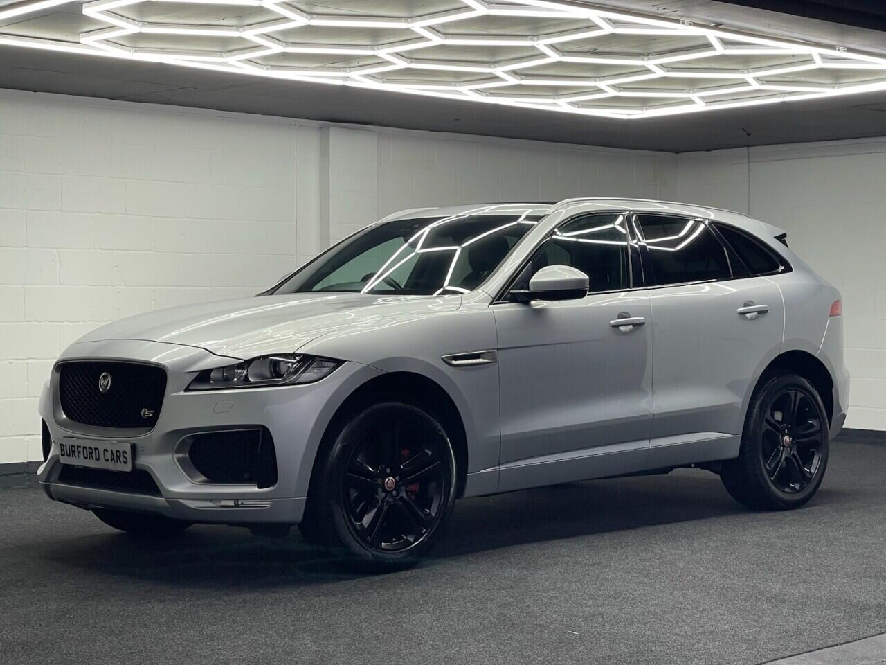Used Jaguar F-Pace 2016 for sale - 76989746: Photo 2