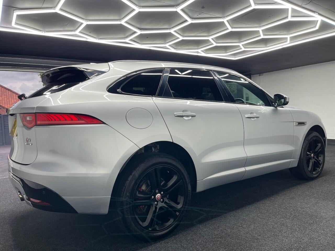 Used Jaguar F-Pace 2016 for sale - 76989746: Photo 22