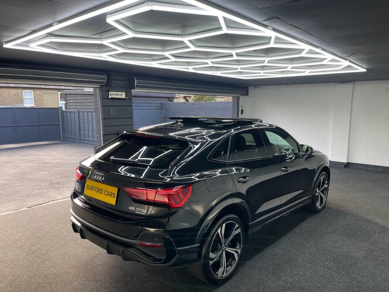 Used Audi Q3 2019 for sale - 76635433: Photo 3
