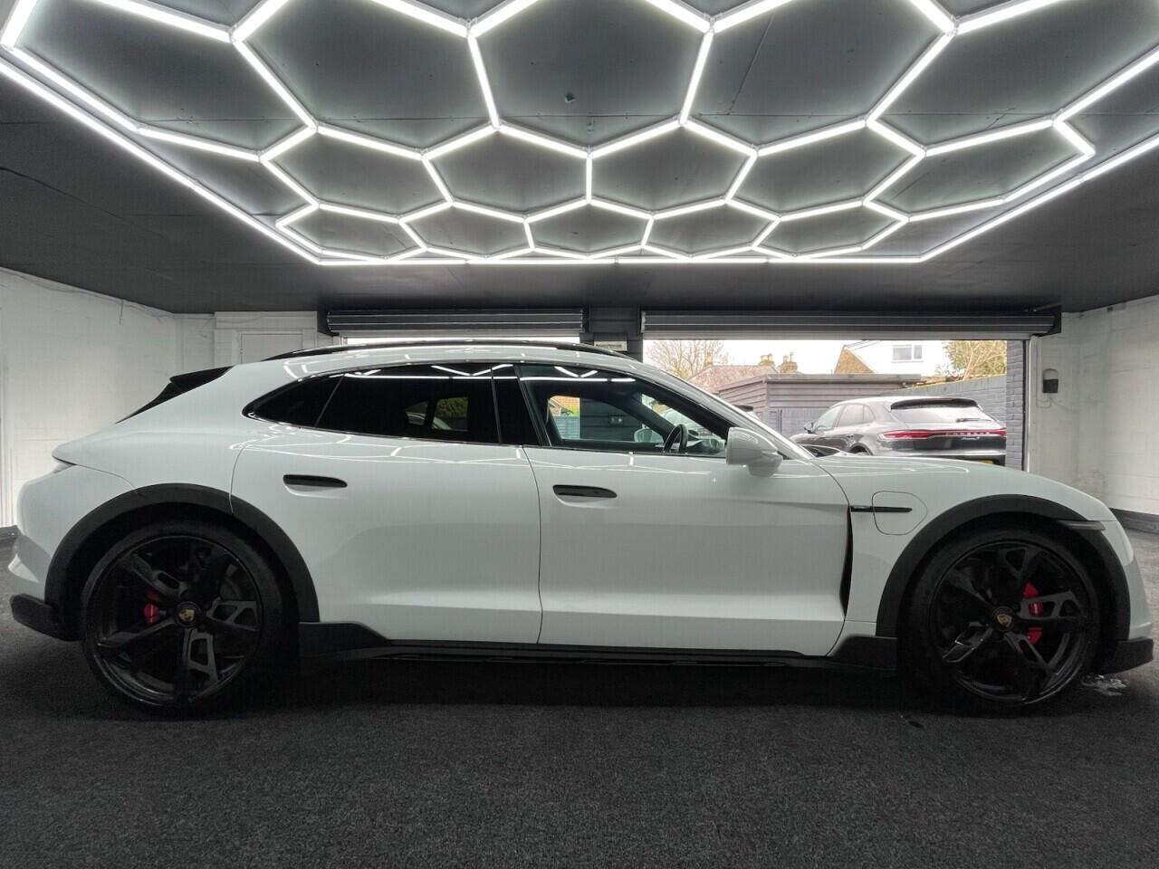 Used Porsche Taycan 2021 for sale - 78047868: Photo 3